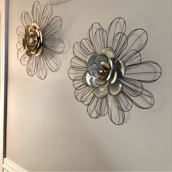 Set of 2 Floral Wire Wall Decor Silver Gold Jumbo Flowers - Picture 2 of 9
